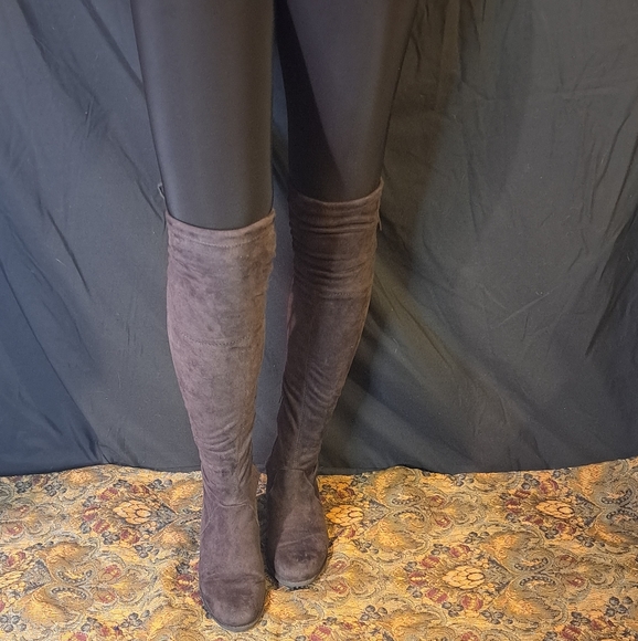 Boots - Picture 4 of 6